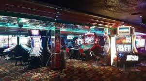 Studio roulette langsung dengan dealer profesional dan antarmuka taruhan rtp8000